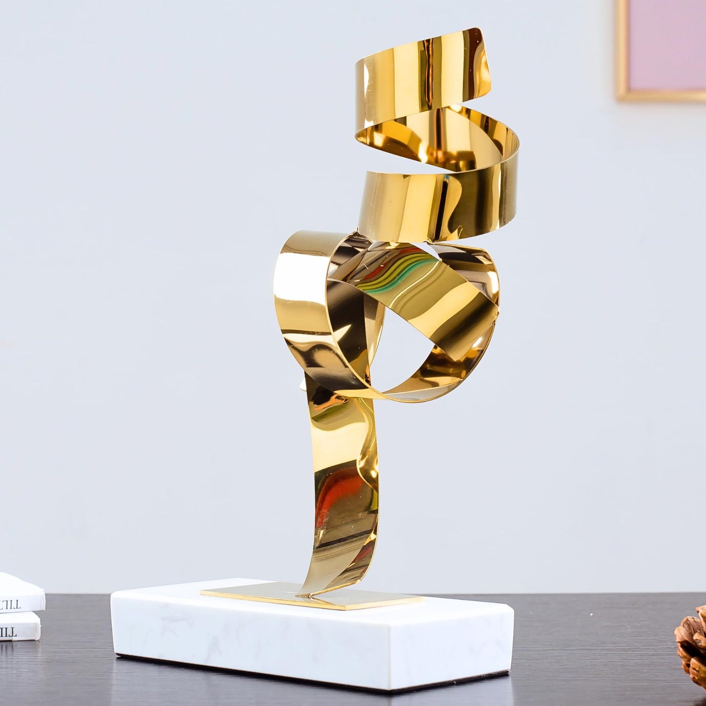Modern Art Home Decor Golden Metal Sculpture Abstract Metal Statue Nordic Art Crafts Hotel Lobby Desk Ornaments