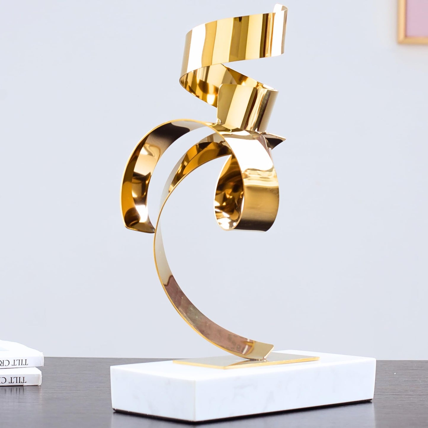 Modern Art Home Decor Golden Metal Sculpture Abstract Metal Statue Nordic Art Crafts Hotel Lobby Desk Ornaments