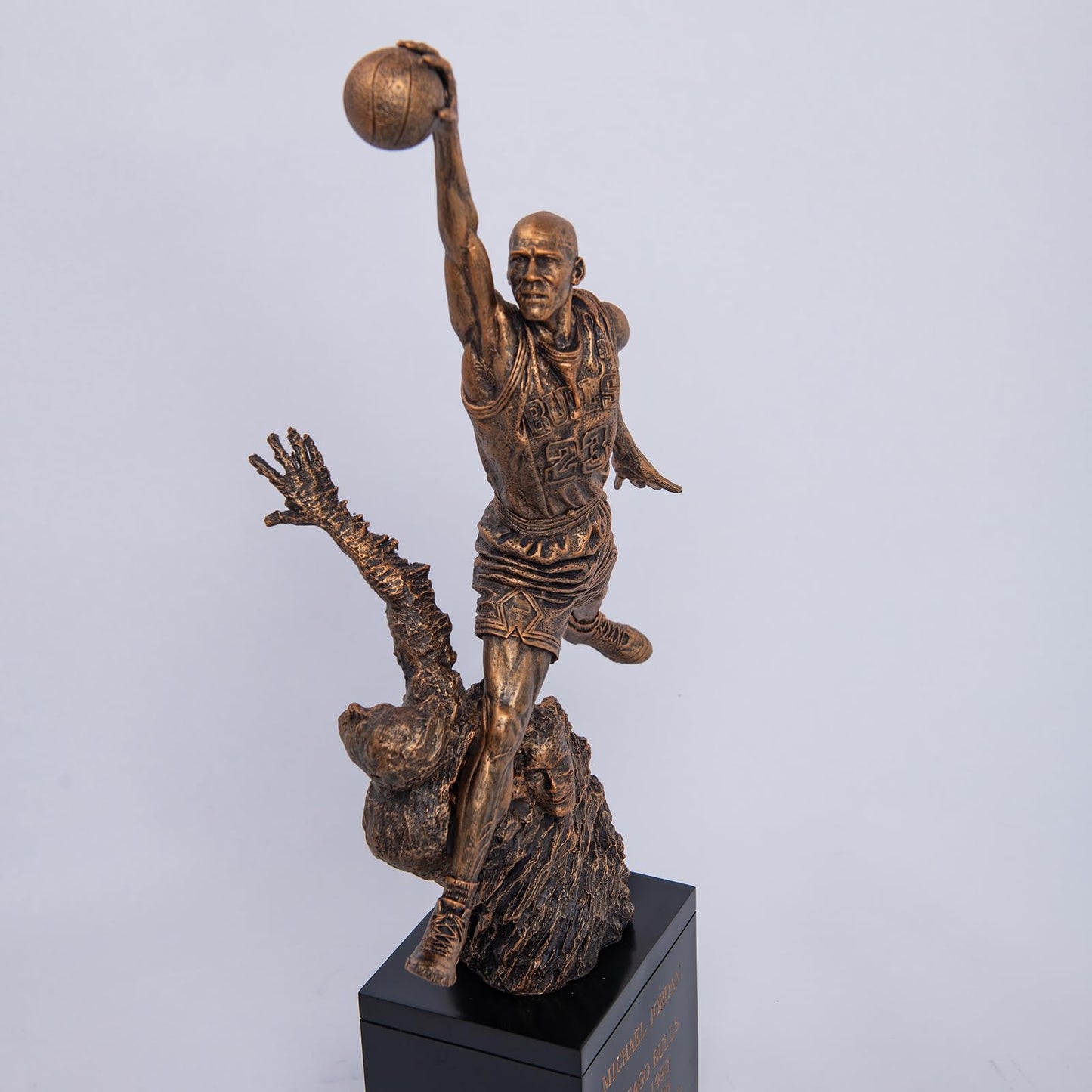 19.7'' Sport Star Michael Jordan 23 Resin Sculpture Bronze Finish Collection Statue Basketball Myth Basketball Fan Memorial Gift & Labor Day Gifts 19.7'' sport star michael jordan 23 resin