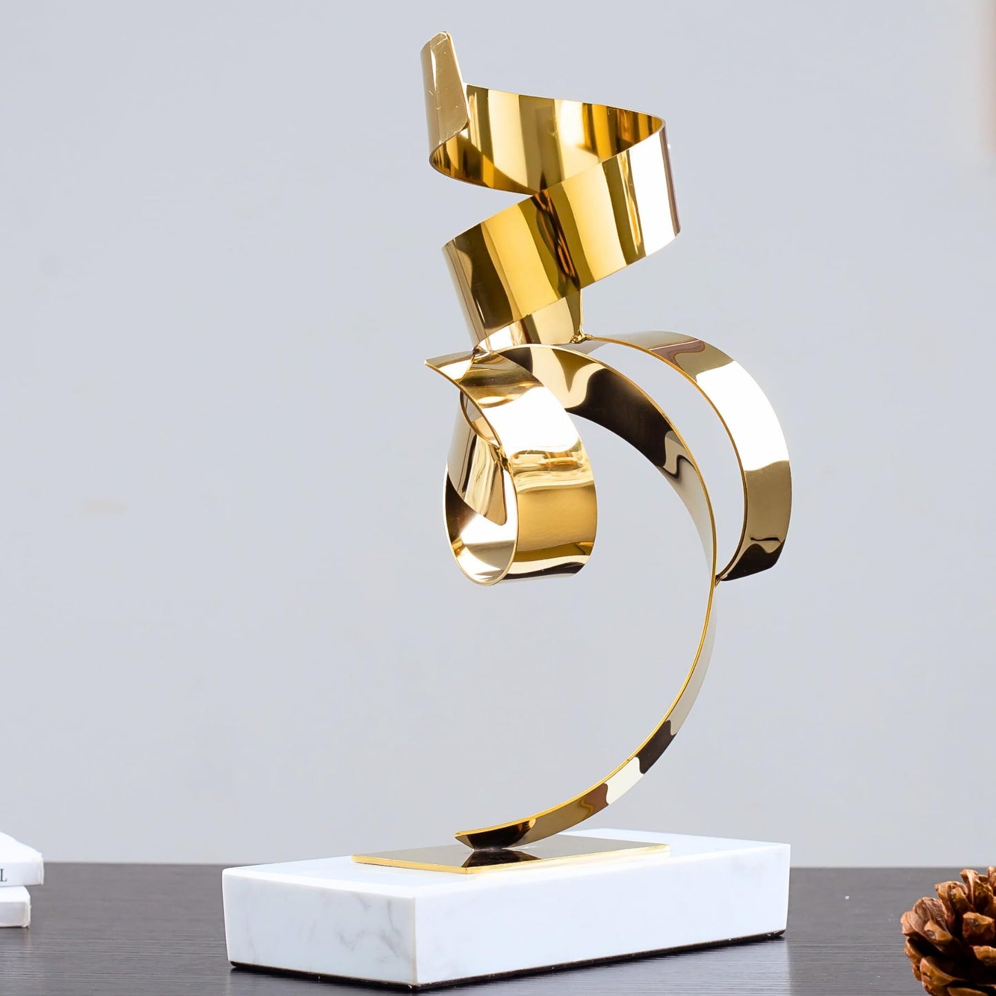 Modern Art Home Decor Golden Metal Sculpture Abstract Metal Statue Nordic Art Crafts Hotel Lobby Desk Ornaments