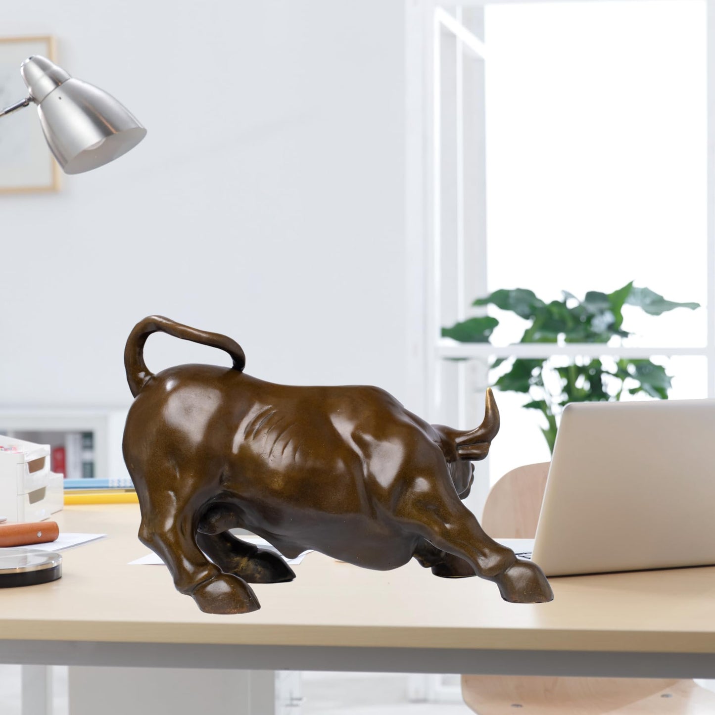 Bronze Charging Bull Statue Wall Street Desk Bull Figurine Sculpture Financial Office Decoration