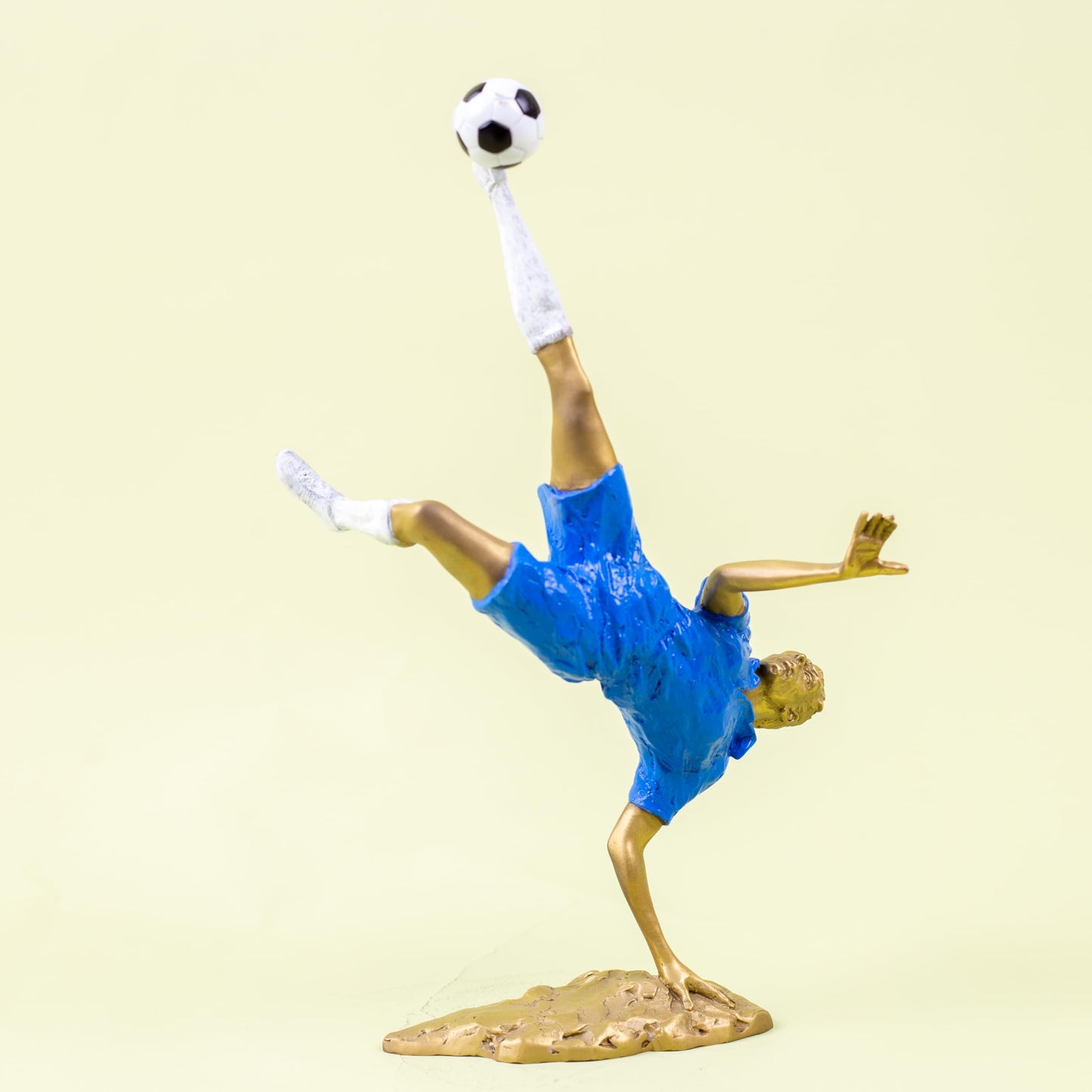 Soccer Player Bronze Statue Sculpture Athlete Shooting Action Sculpture Athlete Shooting Action Sculpture is The for Football Fans and Players