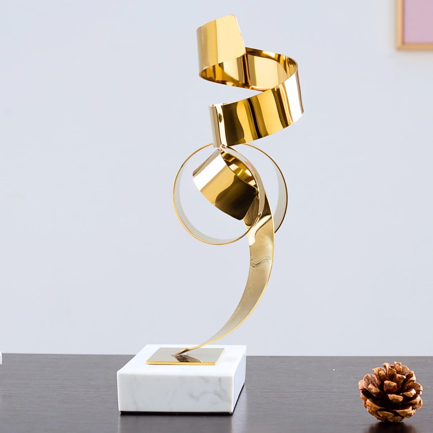 Modern Art Home Decor Golden Metal Sculpture Abstract Metal Statue Nordic Art Crafts Hotel Lobby Desk Ornaments