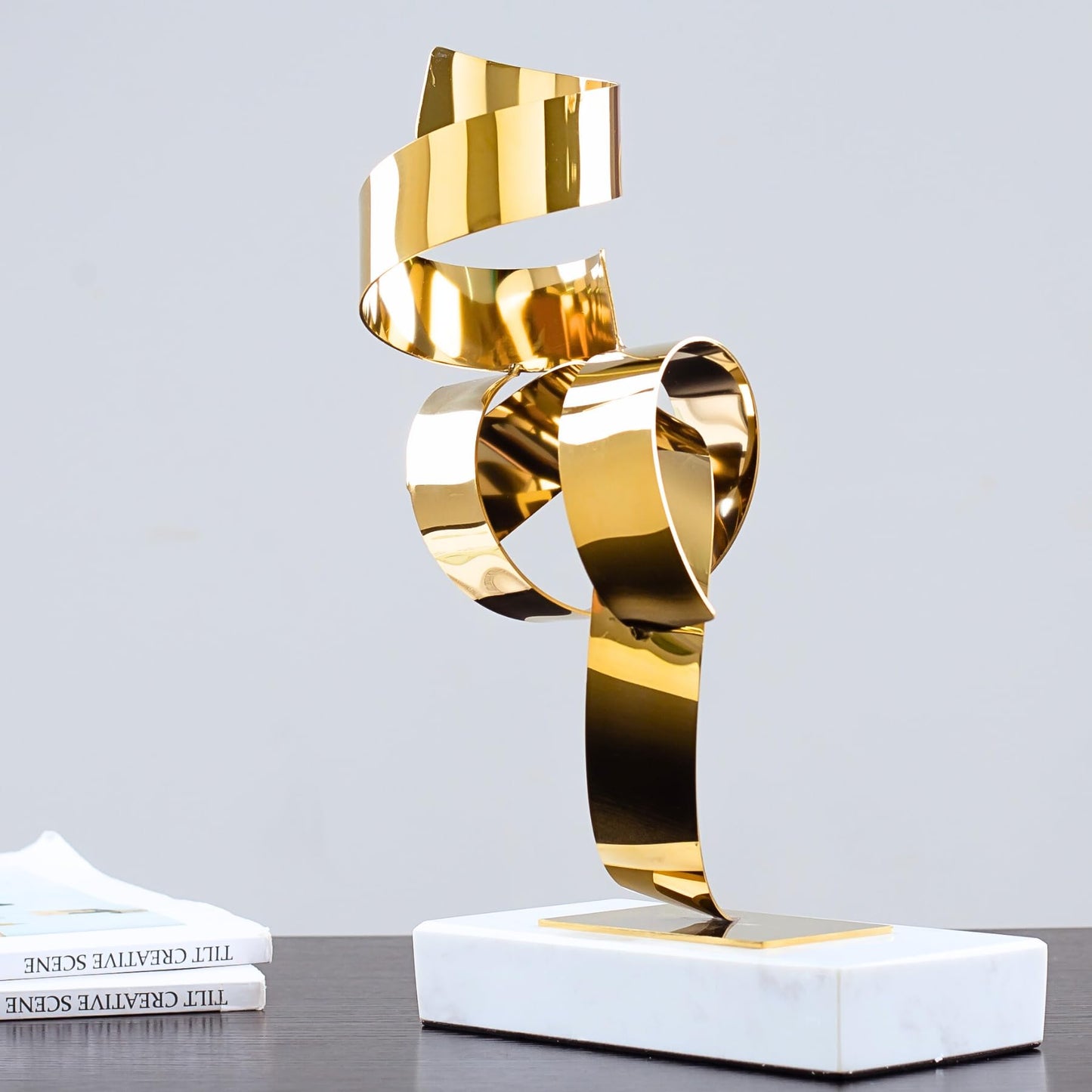 Modern Art Home Decor Golden Metal Sculpture Abstract Metal Statue Nordic Art Crafts Hotel Lobby Desk Ornaments