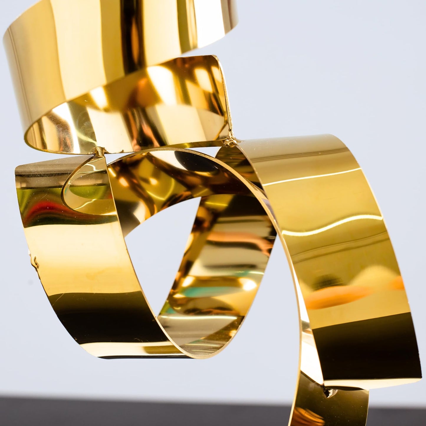 Modern Art Home Decor Golden Metal Sculpture Abstract Metal Statue Nordic Art Crafts Hotel Lobby Desk Ornaments