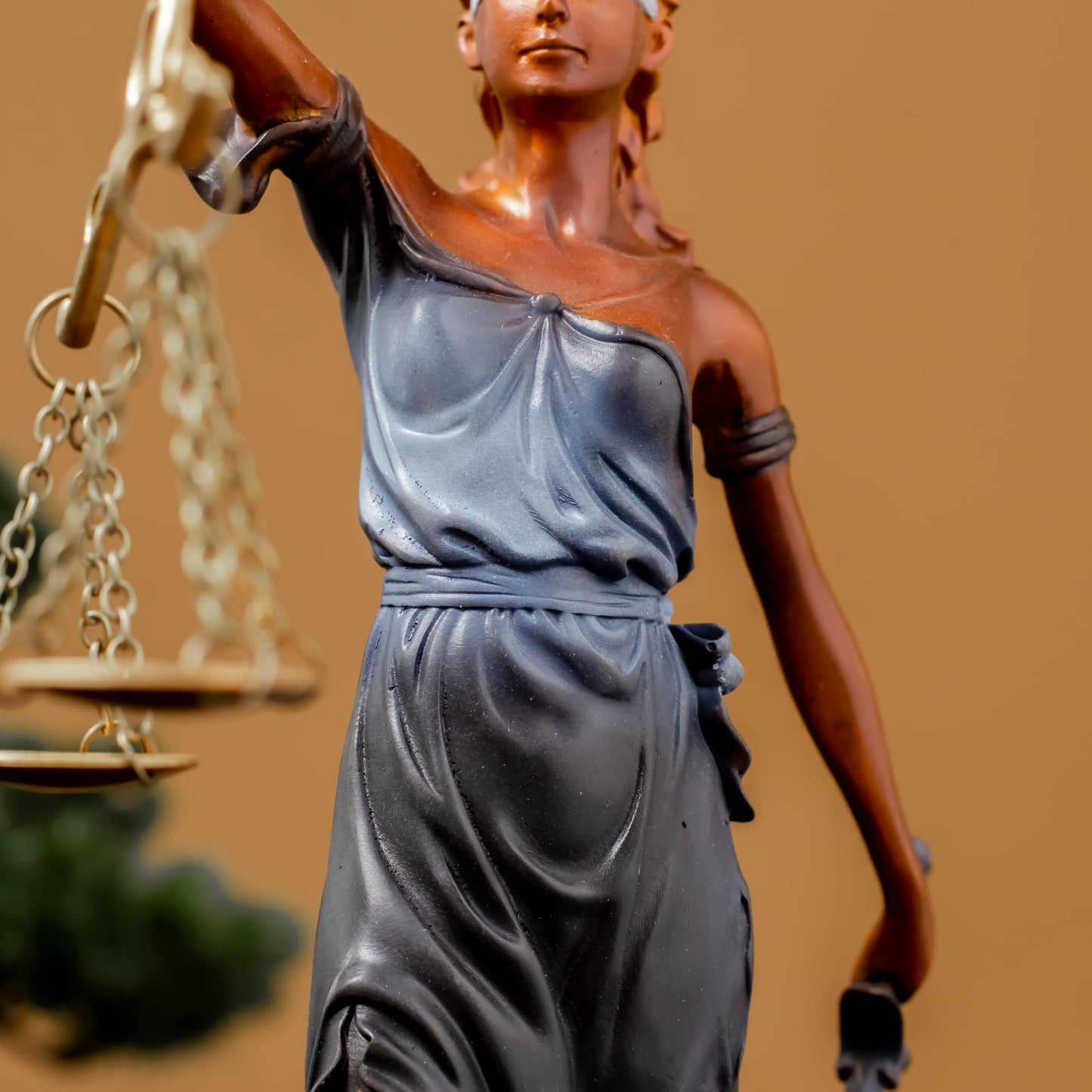 R REALONG Lady Justice Statue European Bronze Sculpture,11" Themis Statue Law Home&Office Decor for Table (Gray)
