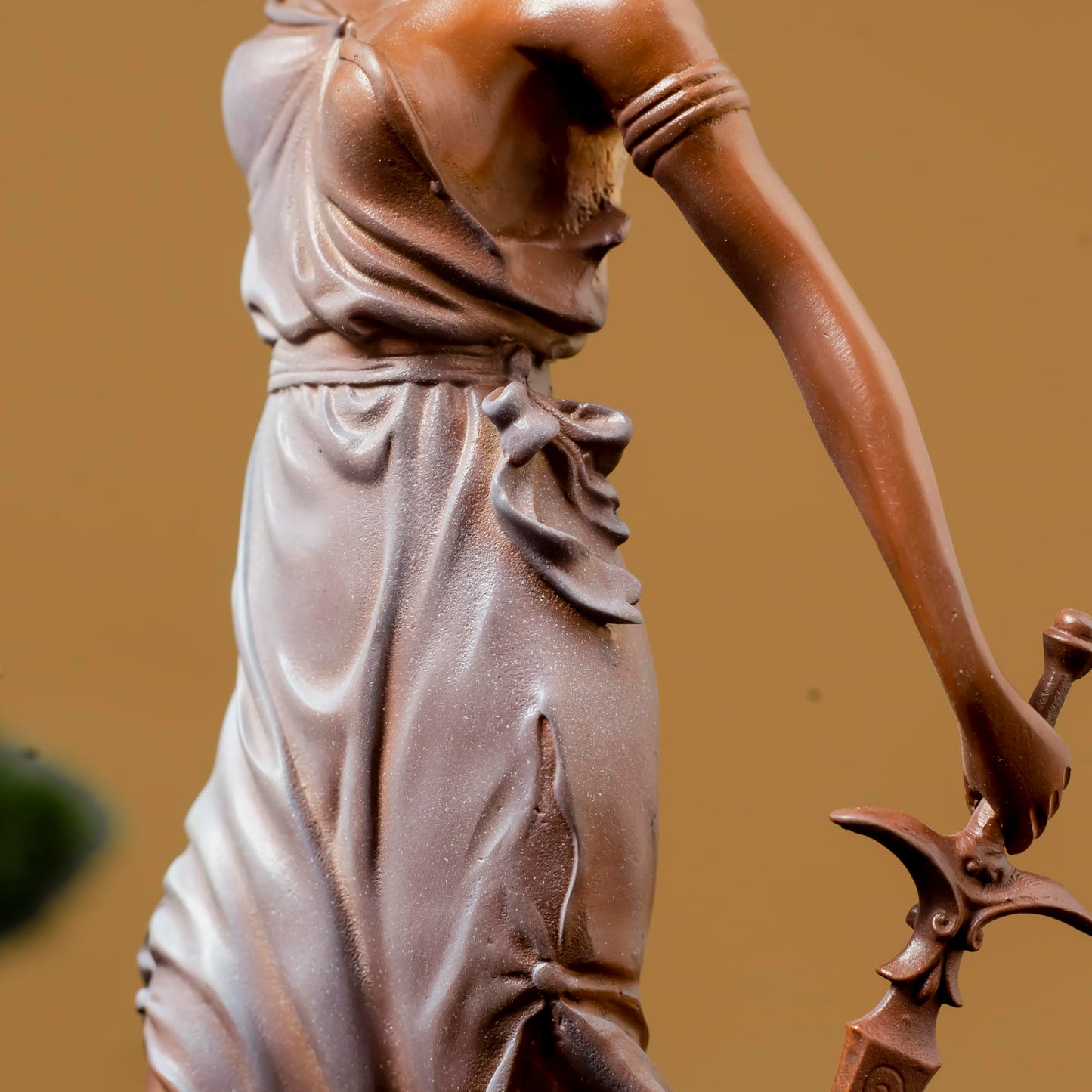 R REALONG Bronze Blind Themis Justice Statue,11" Lady Justice Bronze Sculpture Law Figure Justice Statue Office Desk Barrister Gift. (Colorful White)