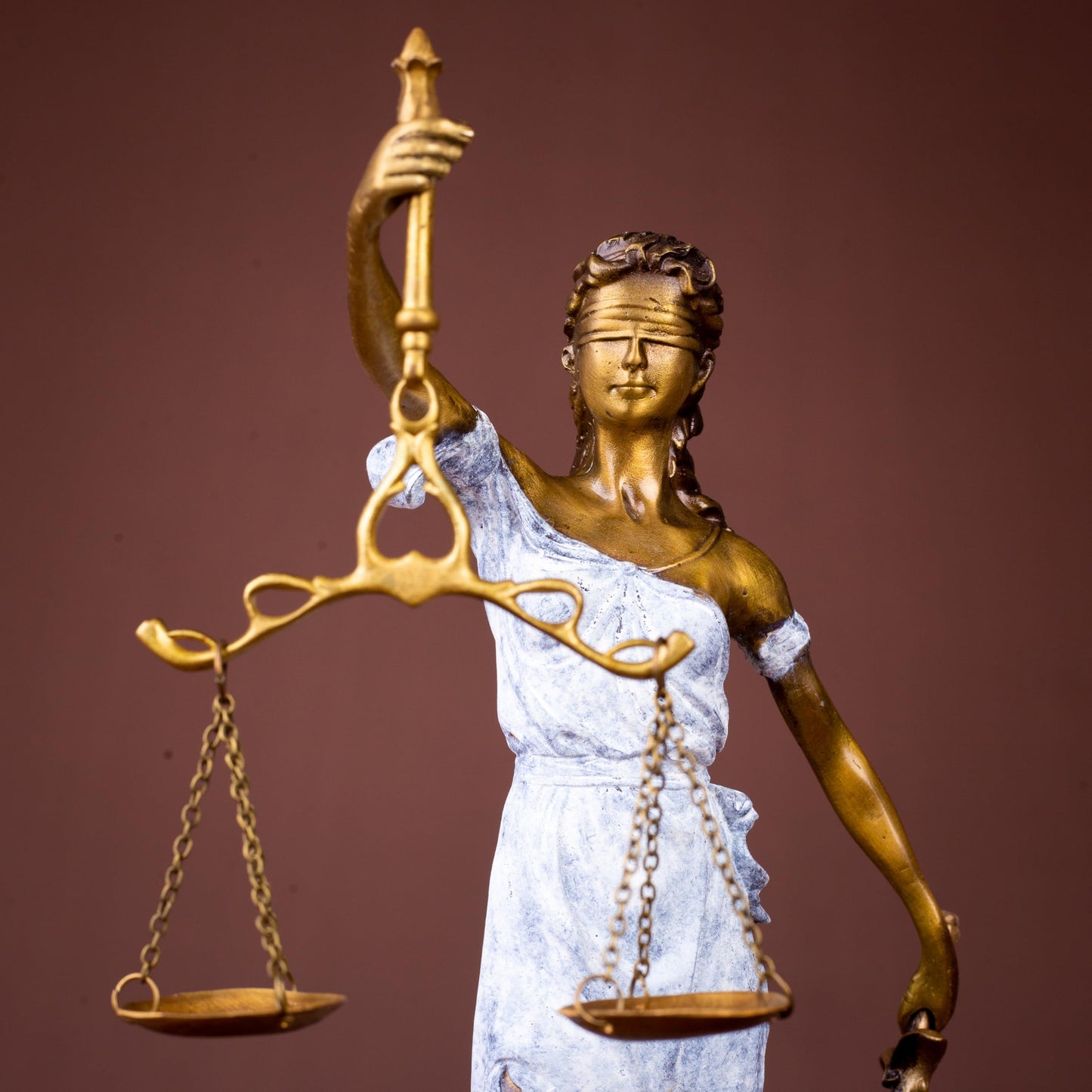 R REALONG Lady Justice Statue 11 Inch Bronze Statue and Sculptures Goddess Lawyer Home & Office Decor (White)