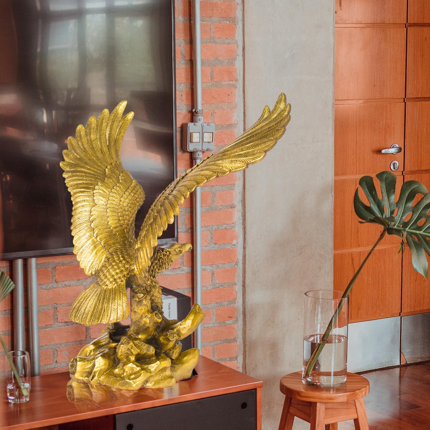 Brass Eagle Spread Wings Statue-Solid Bronze Eagle Sculpture Modern Home Office Art Decor Desktop Decoration. (Gold, 13 * 9 * 15 inches)