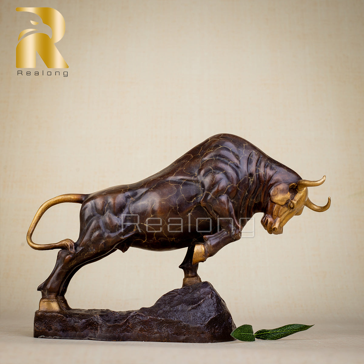 Wall Street Bull Statue Bronze Home Decor 100% Bronze Charging Bull Sculpture Feng Shui Figurines Stock Market Ornaments
