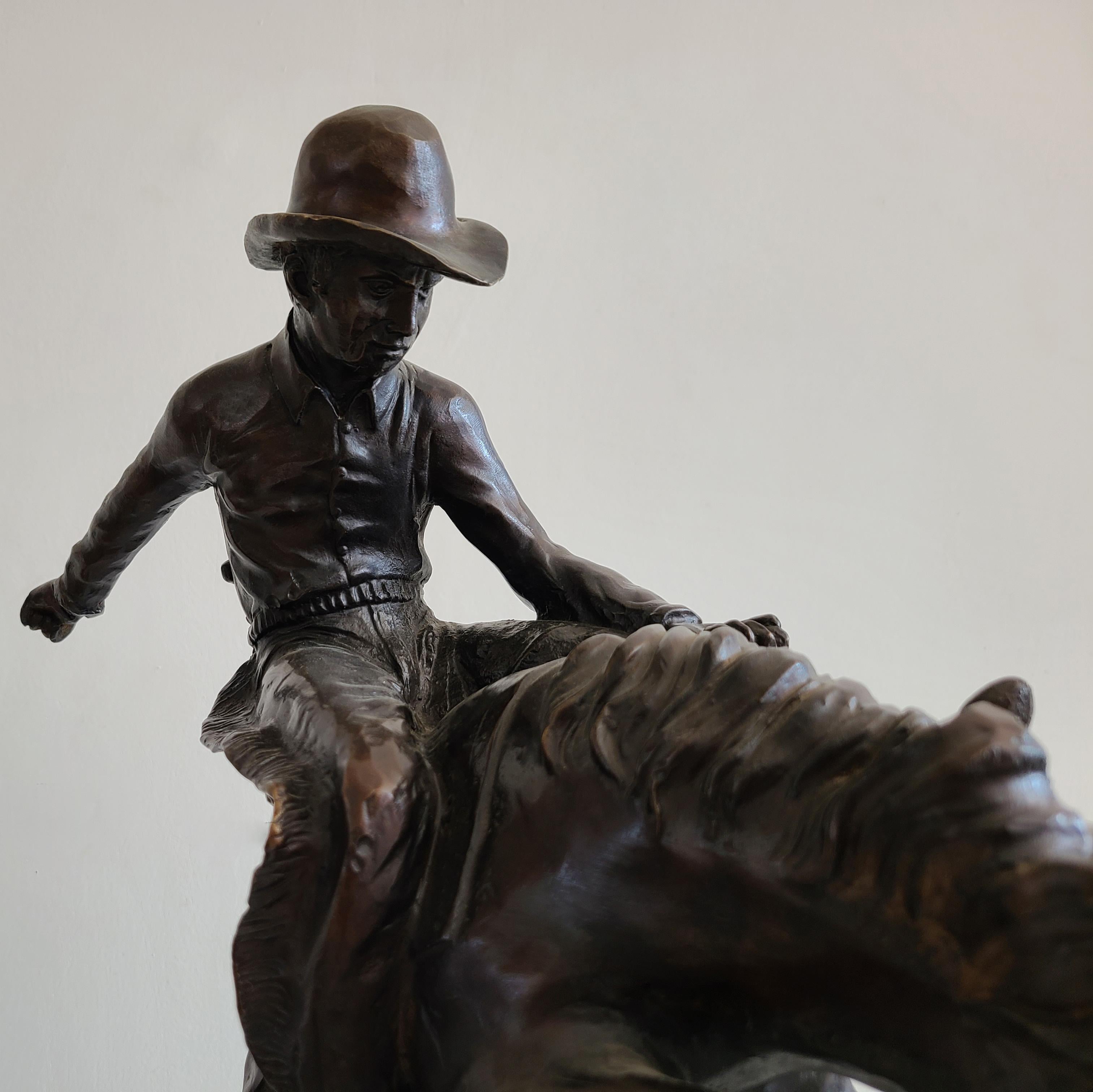 Bronze Cowboy Ridding Statue Bronze Outlaw Statue by Frederic Remington Replica Famous Art Crafts For Home Decor Ornament Gifts